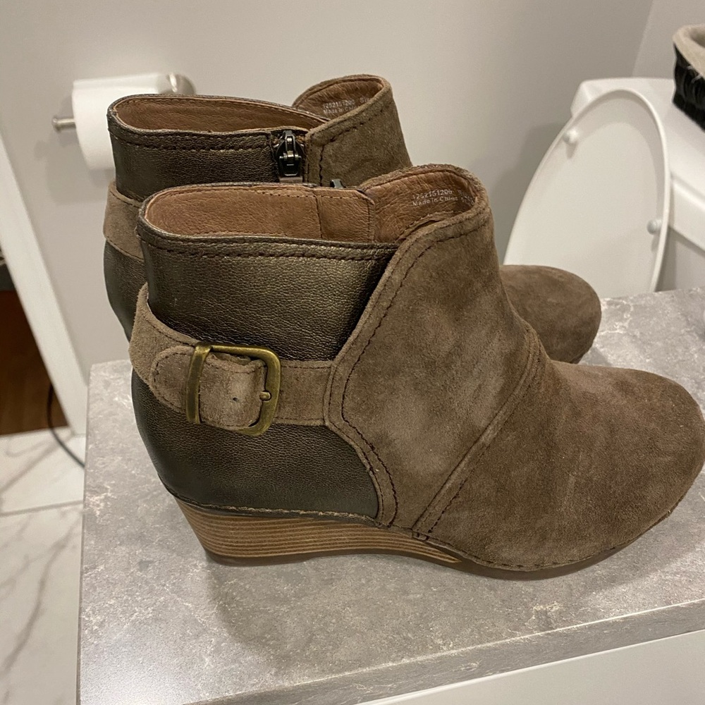 Dansko Shirley ankle boots- new